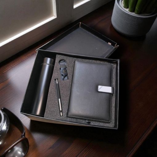 Picture of NEW YEAR DIARY 2026 WITH A PEN, A KEY RING  AND A BOTTLE.