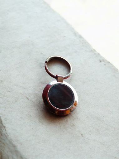 Picture of BLACK METAL KEY CHAIN.