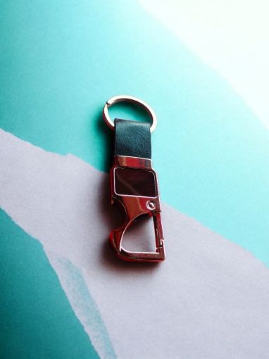 Picture of BLACK METAL KEY CHAIN.