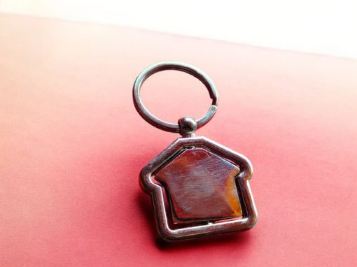 Picture of SILVER METAL KEY CHAIN.