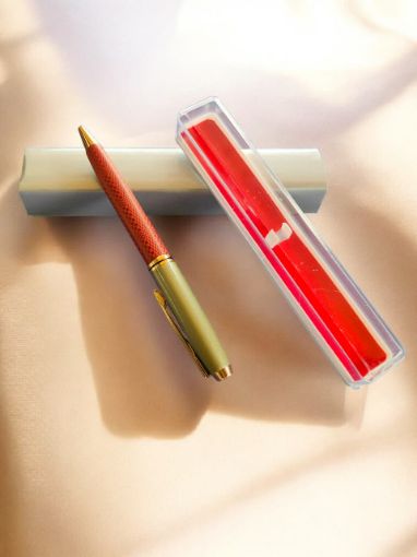 Picture of PREMIUM BLUE BALL PEN WITH TRANSPARENT GIFT BOX.