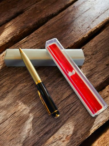 Picture of PREMIUM BLUE BALL PEN WITH TRANSPARENT GIFT BOX.